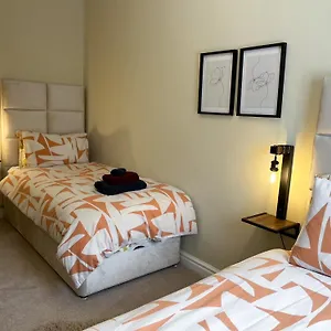 Overleigh Cottage, With Optional Hot Tub Hire Holiday home